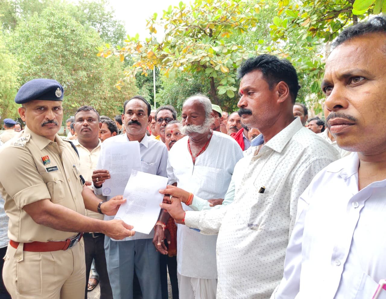 कांग्रेस कार्यकर्ताओं द्वारा शिव मंदिर और माँ कर्मा माता परिसर का अपमान – दोषियों पर FIR दर्ज कर कड़ी कार्रवाई की माँग 3 IMG 20250819 WA0024