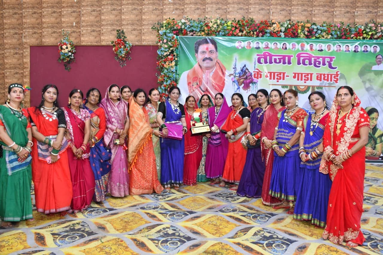 उप मुख्यमंत्री विजय शर्मा की पहल पर कवर्धा विधानसभा में तीजा उत्सव का भव्य समापन, बड़ी संख्या में शामिल हुईं माताएँ-बहनें 3 IMG 20250820 WA0016