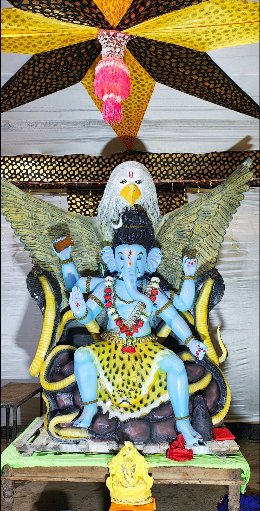 राजानवागांव बाजार चौक में शिवरूप में विराजे बप्पा 3 IMG 20250827 200452