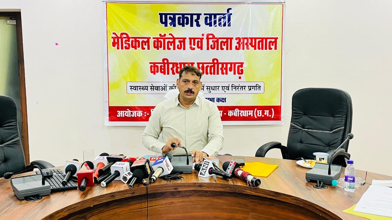 कलेक्टर गोपाल वर्मा ने दी मेडिकल कॉलेज और स्वास्थ्य सेवाओं की प्रगति की जानकारी 2 IMG 20250902 WA0043