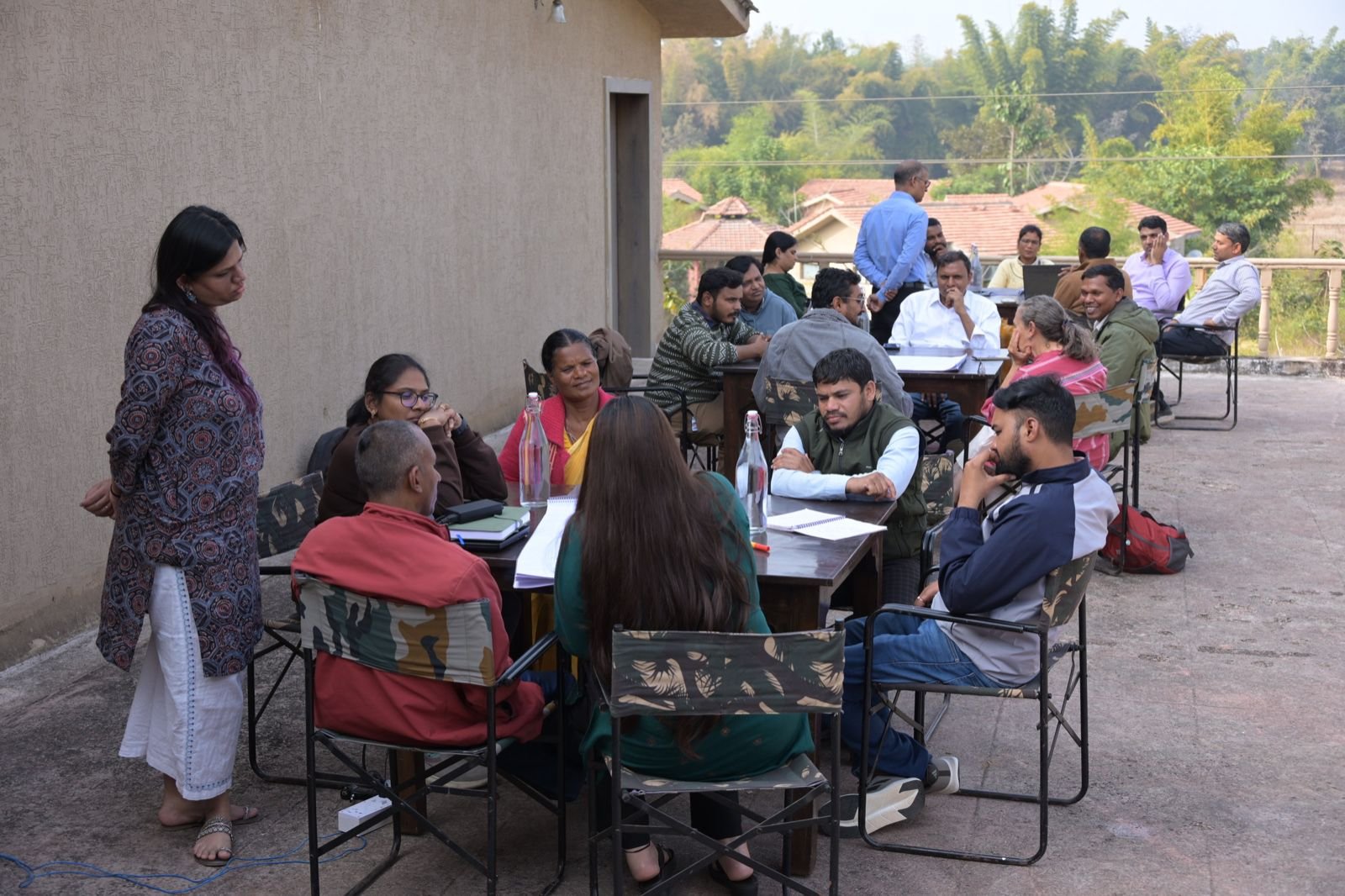 मिलेट्स पोषण, जलवायु लचीलापन और आजीविकाओं के संगम पर स्थित हैं। उनका भविष्य इस बात पर निर्भर करता है कि हम ज़मीनी हकीकत को साक्ष्य, बुनियादी ढाँचे और दीर्घकालिक समुदाय स्वामित्व से कितनी प्रभावी ढंग से जोड़ पाते हैं, — प्रो. रूथ डेफ्रीज़, फाउंडर-डायरेक्टर, 3 IMG 20260218 WA0048