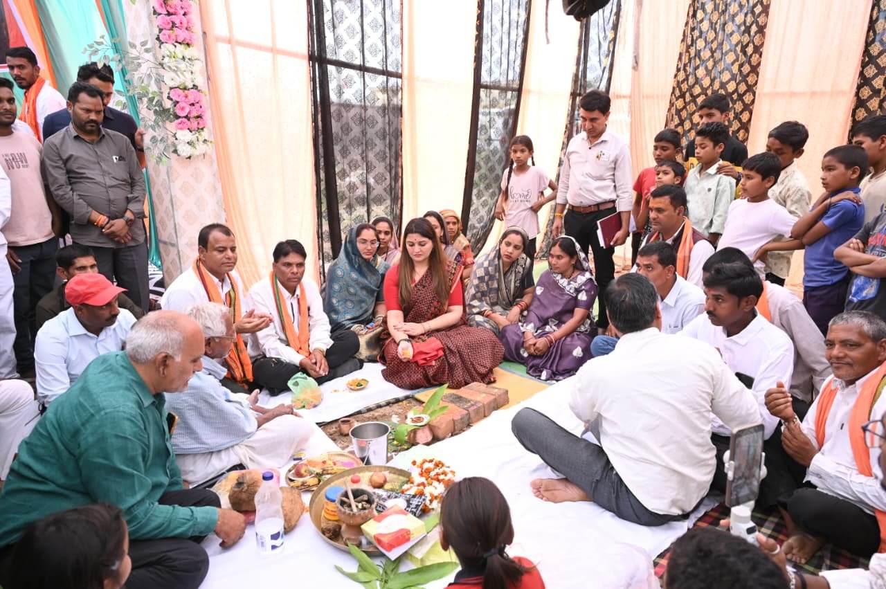 विधायक भावना बोहरा ने ₹4.75 करोड़ की लागत से जंगलपुर-लालपुर तक बहुप्रतीक्षित सड़क निर्माण कार्य का किया भूमिपूजन 2 IMG 20260228 WA0046