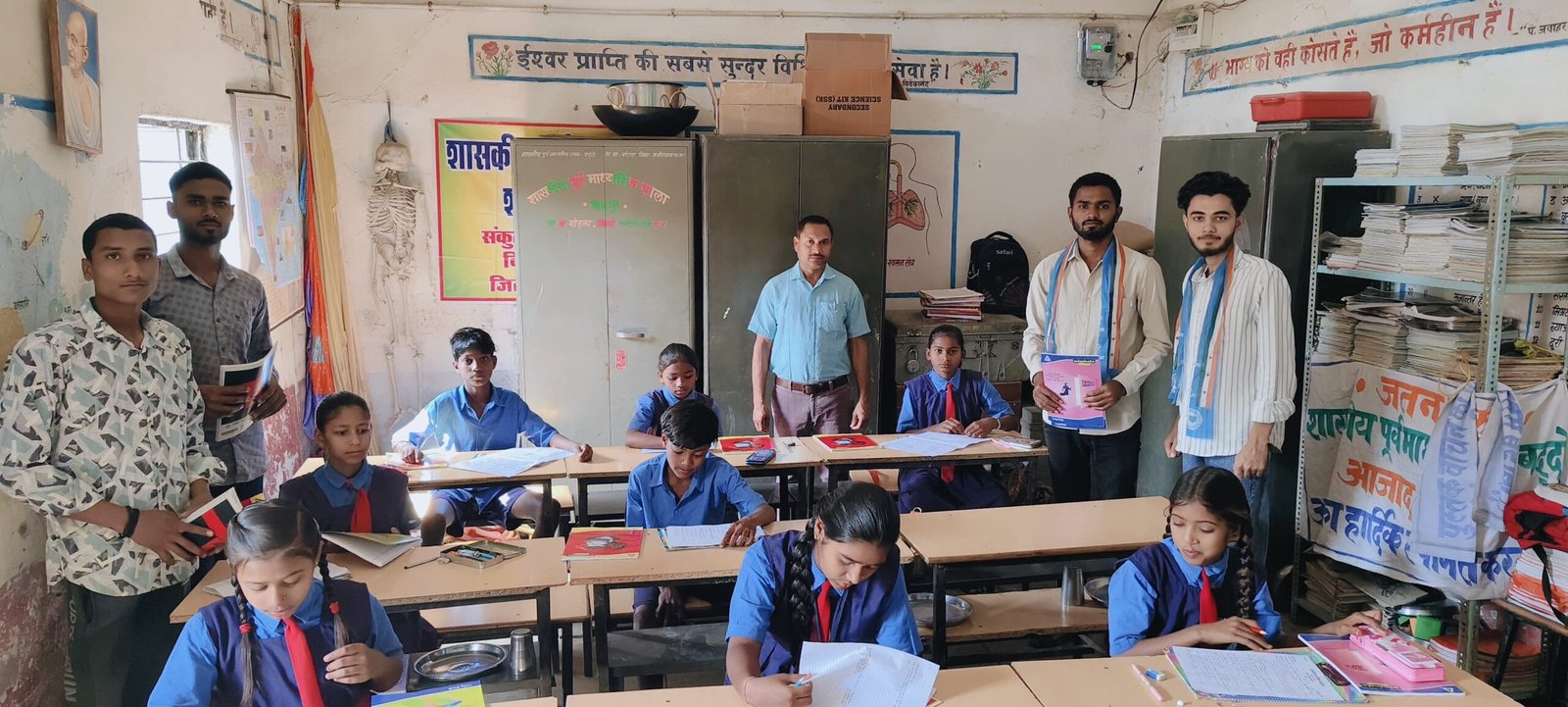 NSUI के 56वें स्थापना दिवस पर छात्र हित में कॉपी एवं पेन वितरण – शिक्षा पर ध्यान, दिखावे पर नहीं 3 IMG 20260409 WA0028 scaled