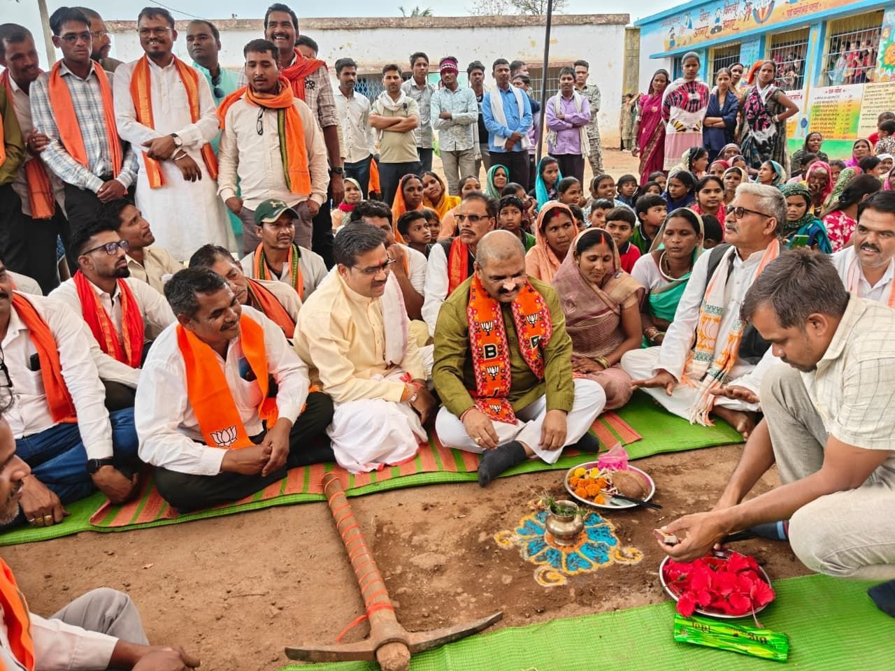 सांसद संतोष पांडेय ने वनांचल क्षेत्र का किया दौरा, विकास कार्यों का किया भूमिपूजन 2 IMG 20260409 WA0037