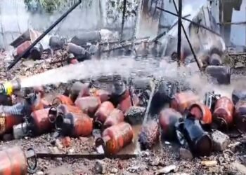 10-12 सिलेंडर एक साथ फटे, जाने फिर क्या हुआ मंजर