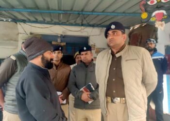 सुबह टहलने निकले वृद्ध की गोली मारकर हत्या