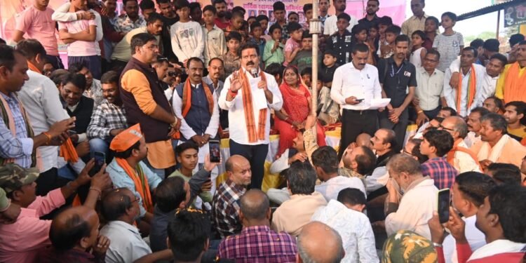 डिप्टी सीएम विजय शर्मा ने जिले के समग्र विकास, शिक्षा, स्वास्थ्य, पेयजल, सड़क, पुल-पुलिया निर्माण, नवीन सिंचाई योजना, रोजगार और उद्यमिता विकास पर दिया विशेष जोर, कार्ययोजना बनाने अधिकारियों को दिए निर्देश 1 उपमुख्यमंत्री विजय शर्मा का प्रथम आगमन पर सहसपुर लोहारा, सिल्हाटी और बिरोड़ा में हुआ ऐतिहासिक स्वागत