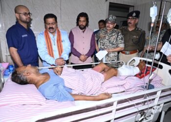 बीजापुर घटना में घायल जवान की पत्नी से बोले गृह मंत्री विजय शर्मा, बहन यह पीड़ा हम सबकी है इस दर्द का हिसाब लिया जाएगा—