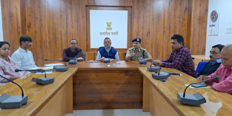 Kawardha: जिले के आवश्यक वस्तुओं के परिवहन और सेवाओं में किसी भी प्रकार का व्यवधान नही होना चाहिए:- क्लेक्टर जनमेजय महोबे 1 Kawardha: जिले के आवश्यक वस्तुओं के परिवहन और सेवाओं में किसी भी प्रकार का व्यवधान नही होना चाहिए:- क्लेक्टर जनमेजय महोबे