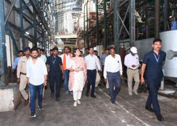 पंडरिया विधायक भावना बोहरा ने किया पण्डरिया शक्कर कारखाने का निरिक्षण...... कहा- तय समय पर हो भुगतान और किसानों को न हो कोई समस्या...... 1 पंडरिया विधायक भावना बोहरा ने किया पण्डरिया शक्कर कारखाने का निरिक्षण…… कहा- तय समय पर हो भुगतान और किसानों को न हो कोई समस्या……