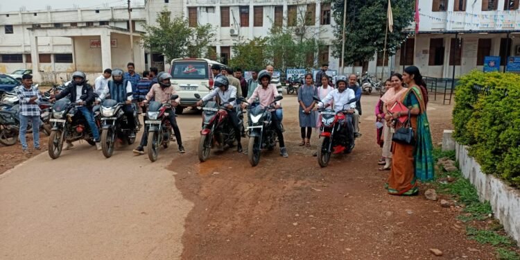 पीजी कॉलेज यातायात जागरूकता कार्यक्रम का आयोजन। 1 पीजी कॉलेज यातायात जागरूकता कार्यक्रम का आयोजन।