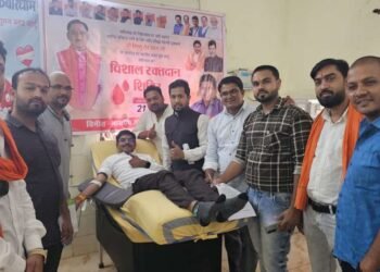 कवर्धा युवा मोर्चा ने मुख्यमंत्री जी का जन्मदिन रक्तदान कर मनाया।