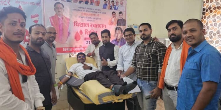 कवर्धा युवा मोर्चा ने मुख्यमंत्री जी का जन्मदिन रक्तदान कर मनाया।