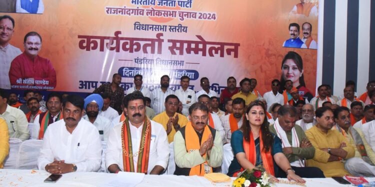 कार्यकर्ताओं के समर्पण और कर्तव्यनिष्ठा से ही आज भाजपा विश्व की सबसे बड़ी पार्टी बनकर उभरी है: भावना बोहरा 1 कार्यकर्ताओं के समर्पण और कर्तव्यनिष्ठा से ही आज भाजपा विश्व की सबसे बड़ी पार्टी बनकर उभरी है: भावना बोहरा