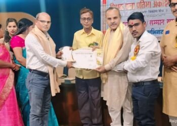 उत्कृष्ट सेवा से सम्मानित … विजय