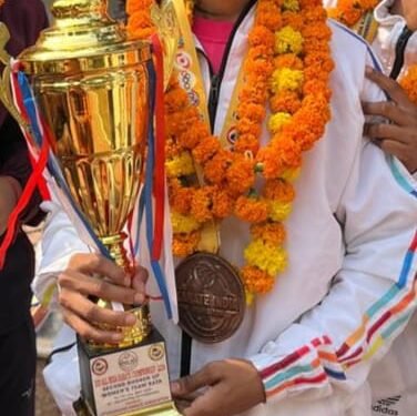 अशोका पब्लिक स्कूल के लिए एक और गौरव का क्षण, अशोका स्कूल की छात्रा रोशनी बंजारे को आल इंडिया नेशनल कराटे चैंपियनशिप में ब्रांज मेडल एवं नेशनल गेम्स में सेलेक्शन, साथ ही खेल शिक्षक मनीष निषाद का हुआ नेशनल गेम्स में सेलेक्शन