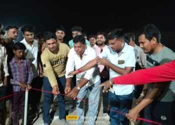 निंगापुर में रात्रि कालीन क्रिकेट प्रतियोगिता का आगाज सरपंच भोला चंद्रवंशी एवम् पंडरिया जनपद पंचायत सभापति अश्वनी यदु ने फीता काटकर किया मैच का शुभारंभ 5 निंगापुर में रात्रि कालीन क्रिकेट प्रतियोगिता का आगाज सरपंच भोला चंद्रवंशी एवम् पंडरिया जनपद पंचायत सभापति अश्वनी यदु ने फीता काटकर किया मैच का शुभारंभ