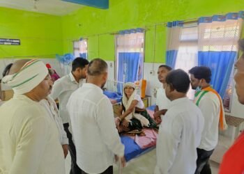 जिला कांग्रेस कमेटी जिलाध्यक्ष के नेतृत्व में डायरिया मरीजों से मिले... 2 IMG 20240518 WA0021