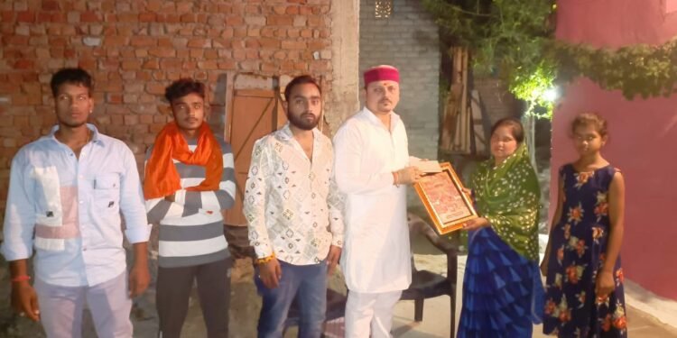 निकले गौ रक्षक की सड़क दुर्घटना में दर्दनाक मौत, शंकराचार्य जी ने तत्काल पहुंचाई परिवार को आर्थिक मदद 1 निकले गौ रक्षक की सड़क दुर्घटना में दर्दनाक मौत, शंकराचार्य जी ने तत्काल पहुंचाई परिवार को आर्थिक मदद