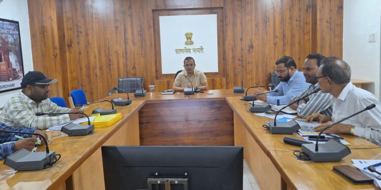 आगामी खरीफ विपणन वर्ष को ध्यान में रखते हुए खाद, बीज और उर्वरक का भंडारण और वितरण सुश्चित करें-कलेक्टर जनमेजय महोबे 1 आगामी खरीफ विपणन वर्ष को ध्यान में रखते हुए खाद, बीज और उर्वरक का भंडारण और वितरण सुश्चित करें-कलेक्टर जनमेजय महोबे