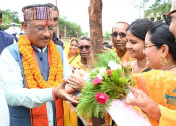 रायपुर : मुख्यमंत्री  विष्णु देव साय भाटापारा क़ृषि उपज मंडी प्रांगण पहुंचे