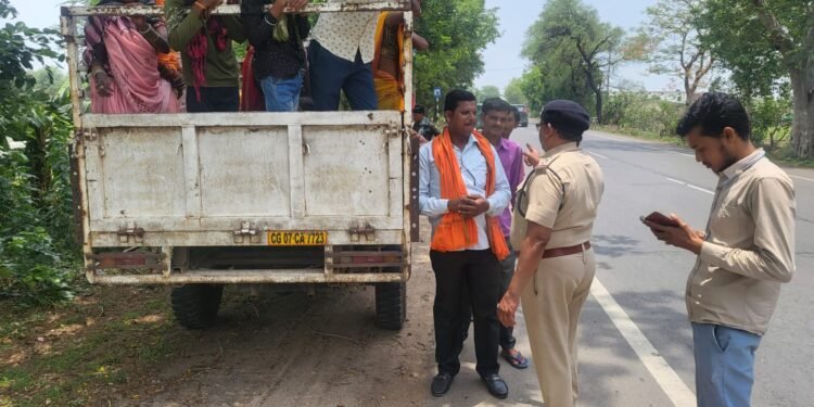 परिवहन विभाग की लगातार कार्यवाही जारी, मालवाहन, यात्री बस सहित अन्य वहनों से 03 लाख 20 हजार रुपए की चालानी कार्यवाही की 1 परिवहन विभाग की लगातार कार्यवाही जारी, मालवाहन, यात्री बस सहित अन्य वहनों से 03 लाख 20 हजार रुपए की चालानी कार्यवाही की