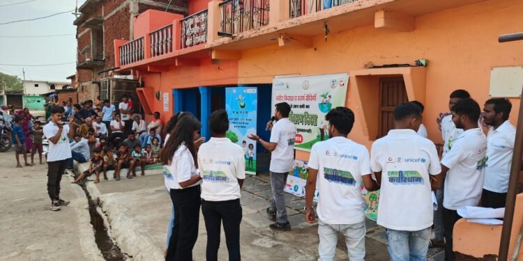 नुक्कड नाटक कर पर्यावरण के प्रति किया जागरूक, पर्यावरण बचाने लिया संकल्प 1 नुक्कड नाटक कर पर्यावरण के प्रति किया जागरूक, पर्यावरण बचाने लिया संकल्प