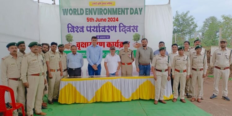 5 जून 2024 विश्व पर्यावरण दिवस के अवसर पर कवर्धा वनमंडल अंतर्गत विभिन्न क्षेत्रों में किया गया पौधारोपण