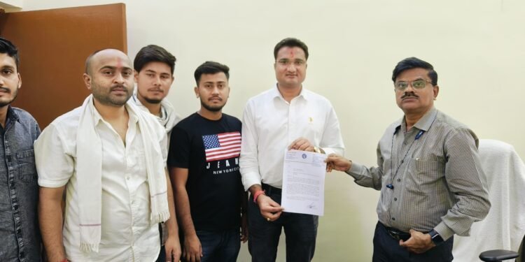 खाद,बिजली,पानी की संकट से जूझ रहा किसान जिम्मेदार नेता,अधिकारी मौन:-