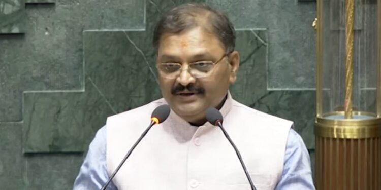 सांसद संतोष पांडेय ने लोकसभा में ली पद एवं गोपनीयता की शपथ