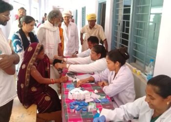 उपमुख्यमंत्री  विजय शर्मा के निर्देश पर वनांचल क्षेत्रों में लगाया जा रहा निःशुल्क स्वास्थ्य कैंप