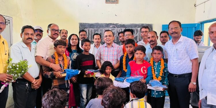 बच्चे अपने नए शैक्षणिक सफर की शुरूआत उत्साह, उमंग और खुशी के साथ करें-कलेक्टर जनमेजय महोबे 1 बच्चे अपने नए शैक्षणिक सफर की शुरूआत उत्साह, उमंग और खुशी के साथ करें-कलेक्टर जनमेजय महोबे