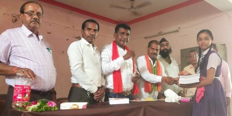 शासकीय स्वामी आत्मानंद उत्कृष्ट हिन्दी माध्यम विद्यालय सिग्नल चौक कवर्धा में मनाया गया शाला प्रवेश उत्सव