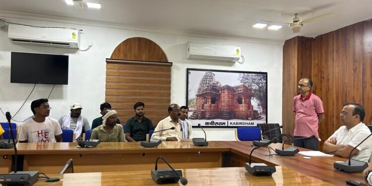 सर्व यादव समाज के प्रतिनिधि मंडल ने कलेक्टर से मुलाकात कर पीड़ित मिलन यादव को यथोचित न्याय और कारवाई की मांग की 1 सर्व यादव समाज के प्रतिनिधि मंडल ने कलेक्टर से मुलाकात कर पीड़ित मिलन यादव को यथोचित न्याय और कारवाई की मांग की