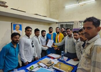 बिजली की बेतहाशा कटौती को लेकर युवा कांग्रेस ने ए.ई को सौंपा ज्ञापन…