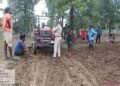 अतिक्रमण एवं अवैध जुताई करते 02 नग ट्रेक्टर जप्त किया गया।