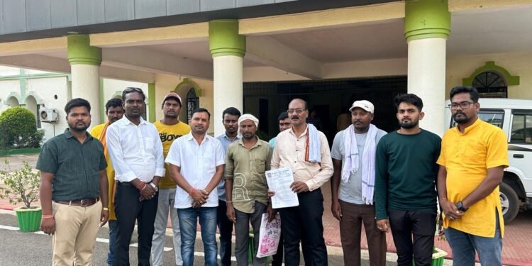 कलेक्टर ने दुल्लापुर प्रकरण में यादव समाज के आवेदन को संवेदनशीलता के साथ संज्ञान में लिया 1 कलेक्टर ने दुल्लापुर प्रकरण में यादव समाज के आवेदन को संवेदनशीलता के साथ संज्ञान में लिया