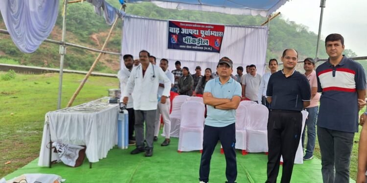 कबीरधाम जिले के मध्यम छीरपानी जलाशय में किया गया बाढ़ आपदा बचाव का पूर्वाभ्यास 1 कबीरधाम जिले के मध्यम छीरपानी जलाशय में किया गया बाढ़ आपदा बचाव का पूर्वाभ्यास