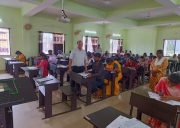 जिले में प्री.बी.एड तथा प्री.डी.एल.एड परीक्षा दो पालियों में हुई आयोजित