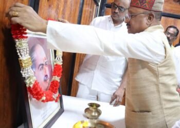 रायपुर : डॉ. श्यामाप्रसाद मुखर्जी की जयंती पर मुख्यमंत्री साय ने उनके चित्र पर माल्यार्पण कर किया नमन