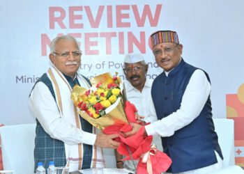 रायपुर : केंद्रीय विद्युत, आवास एवं शहरी मामलों के मंत्री  मनोहर लाल और मुख्यमंत्री  विष्णु देव साय मंत्रालय में ले रहे हैं समीक्षा बैठक