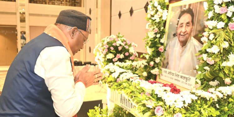 रायपुर : मुख्यमंत्री विष्णु देव साय और केंद्रीय ऊर्जा मंत्री मनोहरलाल खट्टर ने स्वर्गीय महेंद्र सिंह कलचुरी की शोक सभा में शामिल होकर श्रद्धांजलि दी 1 रायपुर : मुख्यमंत्री विष्णु देव साय और केंद्रीय ऊर्जा मंत्री मनोहरलाल खट्टर ने स्वर्गीय महेंद्र सिंह कलचुरी की शोक सभा में शामिल होकर श्रद्धांजलि दी