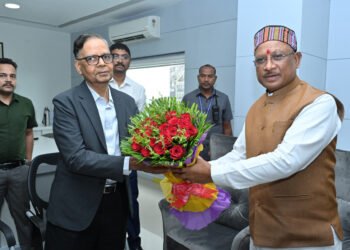 रायपुर : मुख्यमंत्री विष्णु देव साय से 16वें वित्त आयोग के अध्यक्ष  अरविंद पनगढ़िया ने सौजन्य मुलाकात की मुख्यमंत्री विष्णु देव साय