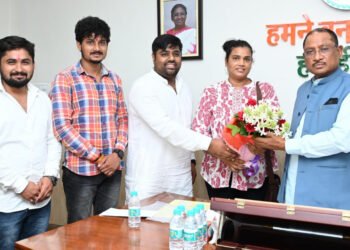 रायपुर : मुख्यमंत्री  साय से पर्वतारोही निशु सिंह ने की सौजन्य मुलाकात