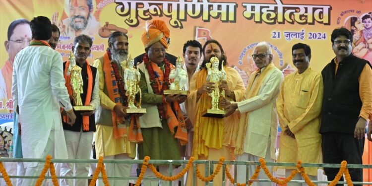 रायपुर : मुख्यमंत्री  विष्णु देव साय पाटेश्वर धाम में आयोजित गुरू पूर्णिमा महोत्सव में शामिल हुए मुख्यमंत्री  विष्णु देव साय