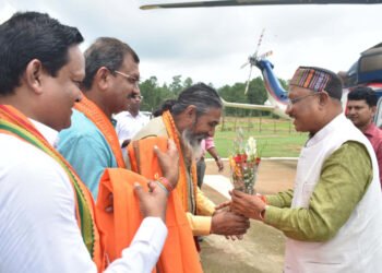 रायपुर : मुख्यमंत्री के जुंगेरा पहुंचने पर जनप्रतिनिधियों ने किया आत्मीय स्वागत