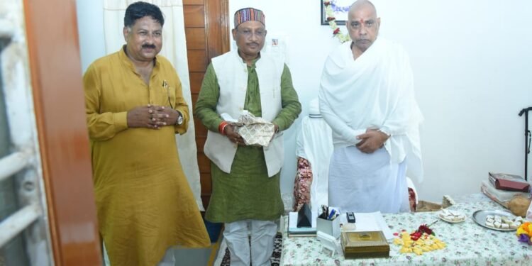 रायपुर : मुख्यमंत्री विष्णु देव साय गुरु पूर्णिमा के अवसर पर रायगढ़ जिले के ग्राम बनोरा स्थित अघोर गुरु पीठ में गुरु दर्शन के लिए पहुंचे 1 रायपुर : मुख्यमंत्री  विष्णु देव साय गुरु पूर्णिमा के अवसर पर रायगढ़ जिले के ग्राम बनोरा स्थित अघोर गुरु पीठ में गुरु दर्शन के लिए पहुंचे