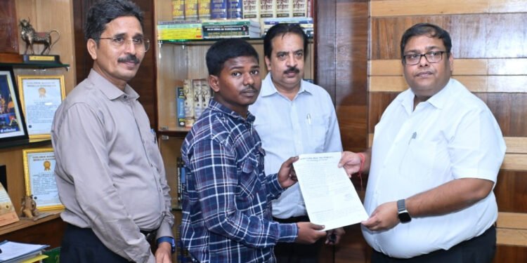 रायपुर : मुख्यमंत्री विष्णु देव साय की संवेदनशीलता से 2 को मिली अनुकंपा नियुक्ति