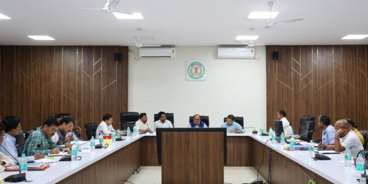 बीजापुर : नक्सल पीड़ित परिवारों के परिजनों को मिलेगा अनुकंपा नियुक्ति 1 बीजापुर : नक्सल पीड़ित परिवारों के परिजनों को मिलेगा अनुकंपा नियुक्ति