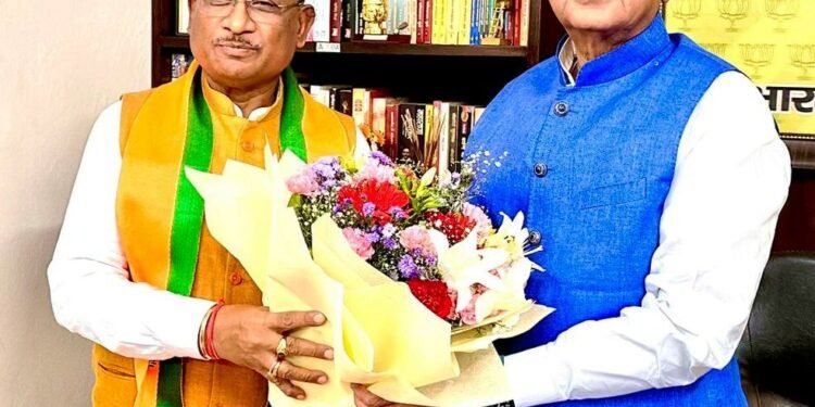 रायपुर : मुख्यमंत्री विष्णुदेव साय ने सिक्किम के नव नियुक्त राज्यपाल ओमप्रकाश माथुर को नई दिल्ली में दी बधाई 1 रायपुर : मुख्यमंत्री  विष्णुदेव साय ने सिक्किम के नव नियुक्त राज्यपाल  ओमप्रकाश माथुर को नई दिल्ली में दी बधाई